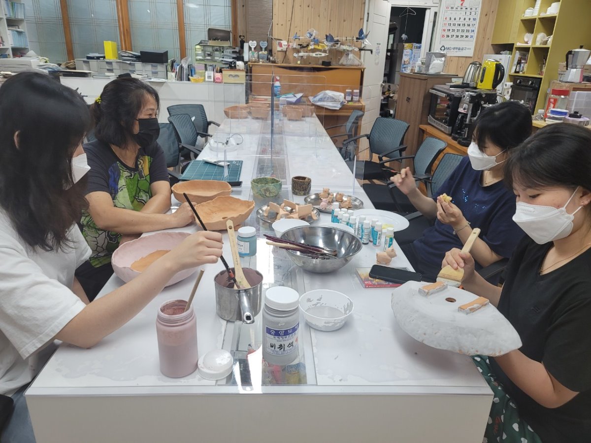 도자기 유약칠하기